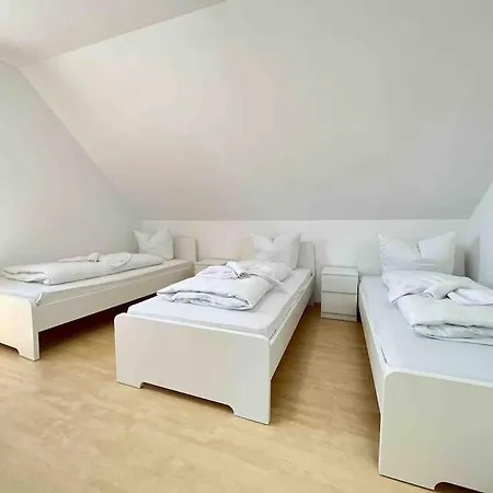 Sad403 - Geraeumig Eingerichtete Monteurwohnung * Schwandorf in Bayern